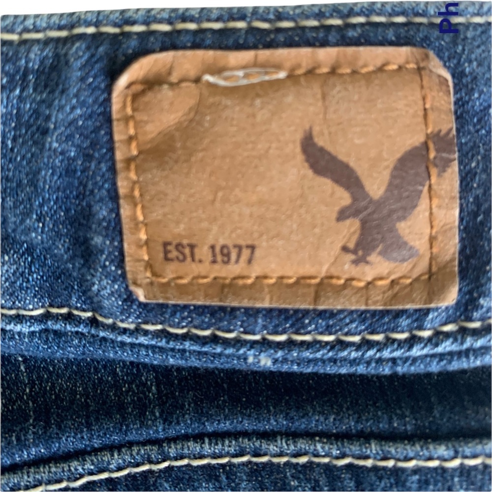 American Eagle Outfitters 🦅 Size 2 cut off Jean Shorts